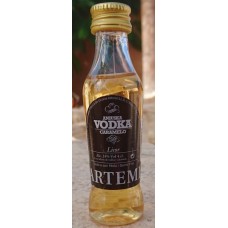 Artemi - Aniuska Vodka Caramelo Karamelllikör 24% Vol. 50ml Miniaturflasche hergestellt auf Gran Canaria - LAGERWARE